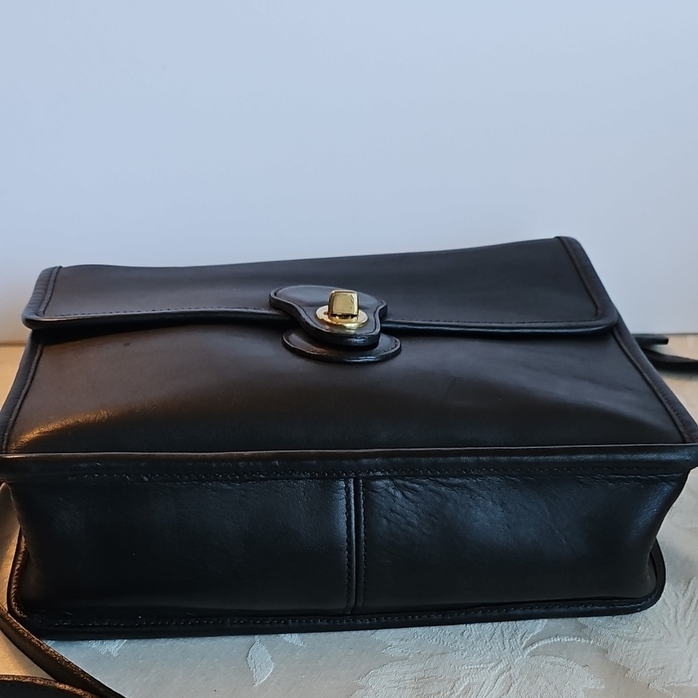 Coach Vintage Willis Black Leather Bag - Picture 10 of 14